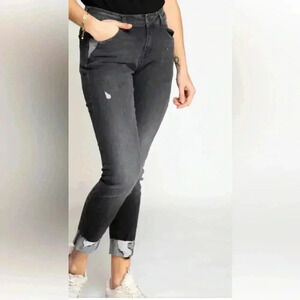 Original Zhrill Jeans Mid Rise denim cropped bottom comfortable & stylish.